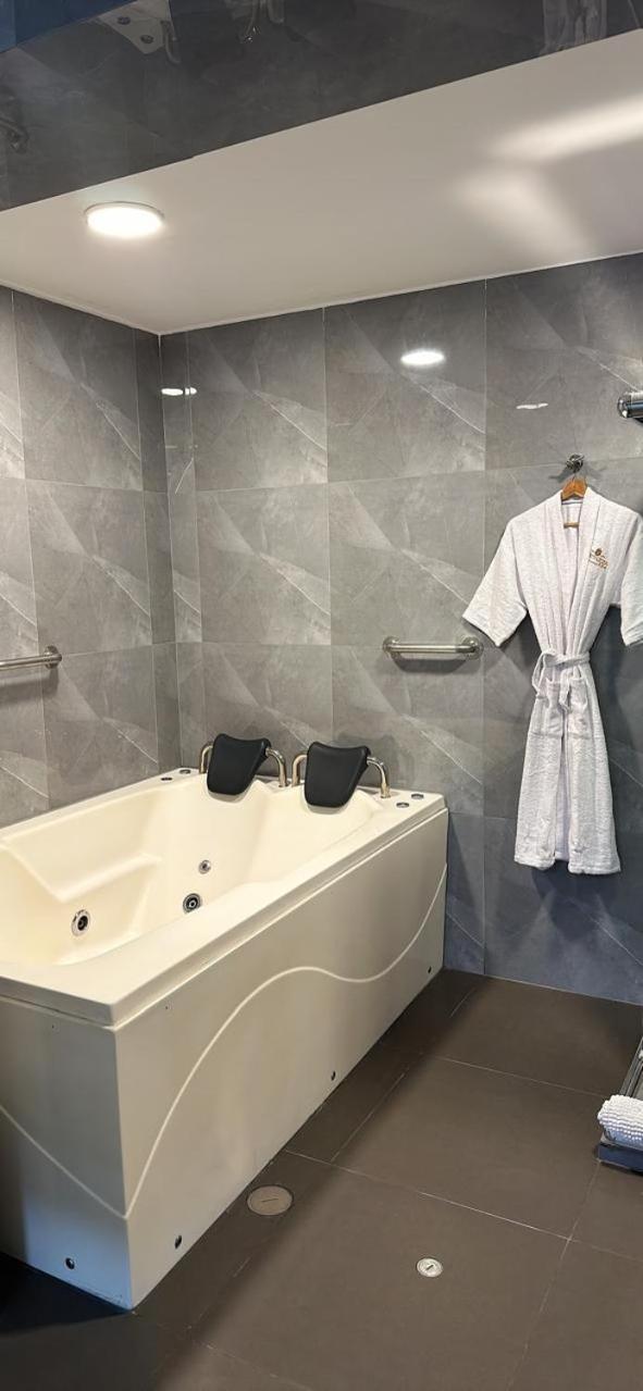 Serenzza Hotel リマ エクステリア 写真